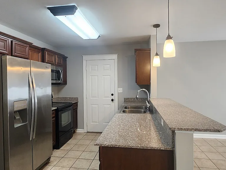 120 Butterfield Xing — Photo 4