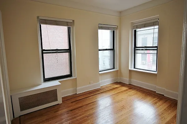 Rented by Julianna Realty Corp | media 5