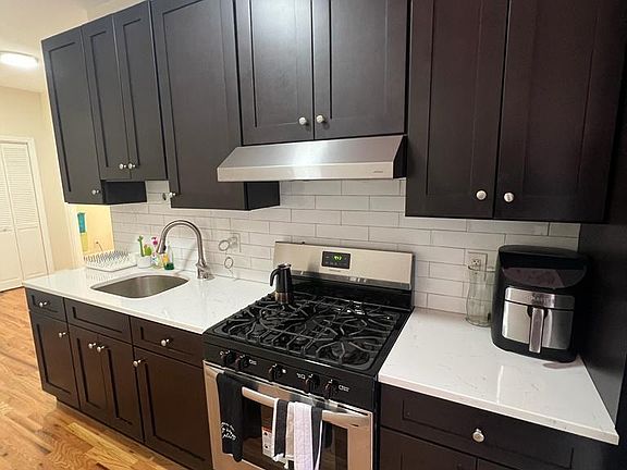 3rd image of 3022 Barnes Ave APT 2R