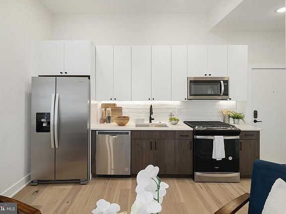 3rd image of 1723 Francis St #1B