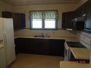 422 W Jackson St, Virden, IL 62690