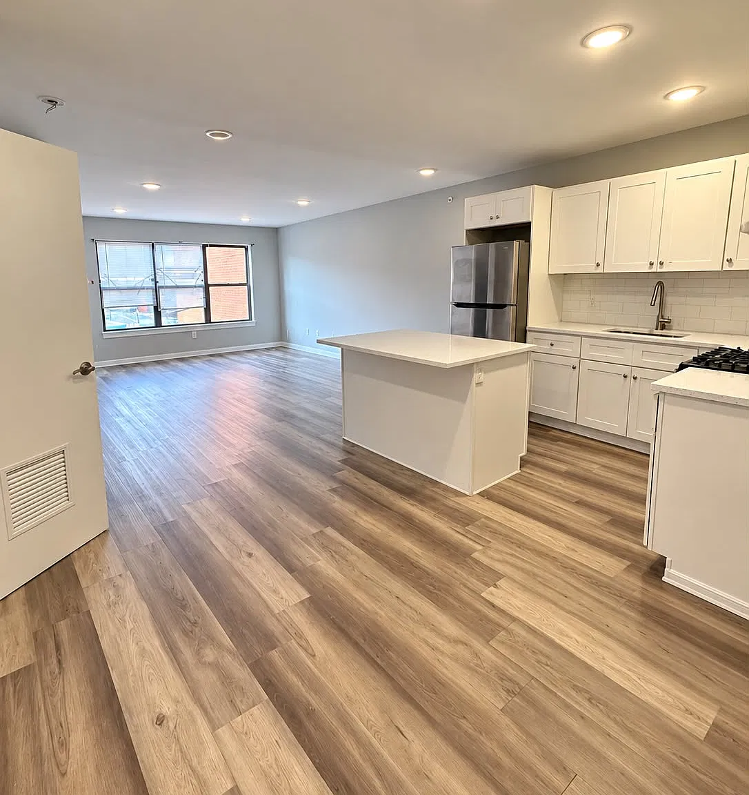 1 bed, $1,718 — Photo 2