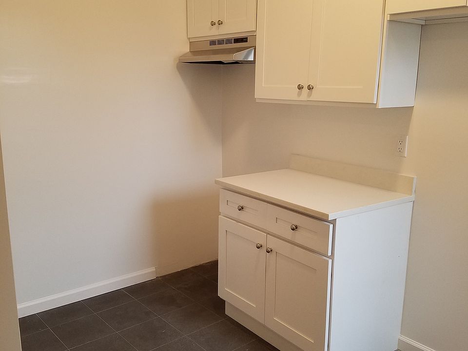 1st image of 200 E 17th St
