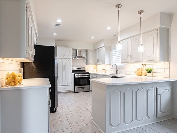 5th image of 612 Shadowcrest Ln
