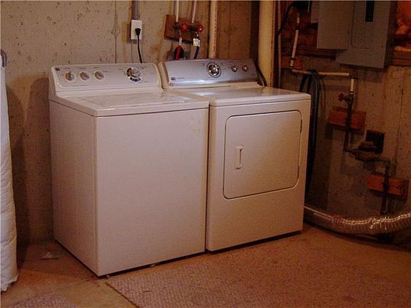 Laundry Room w/ included Appliances !