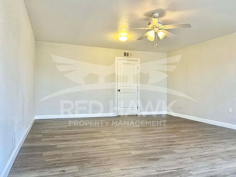 281 S California St — Photo 11