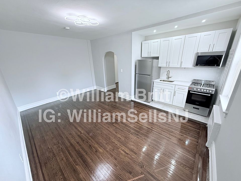 Open concept kitchen/living room