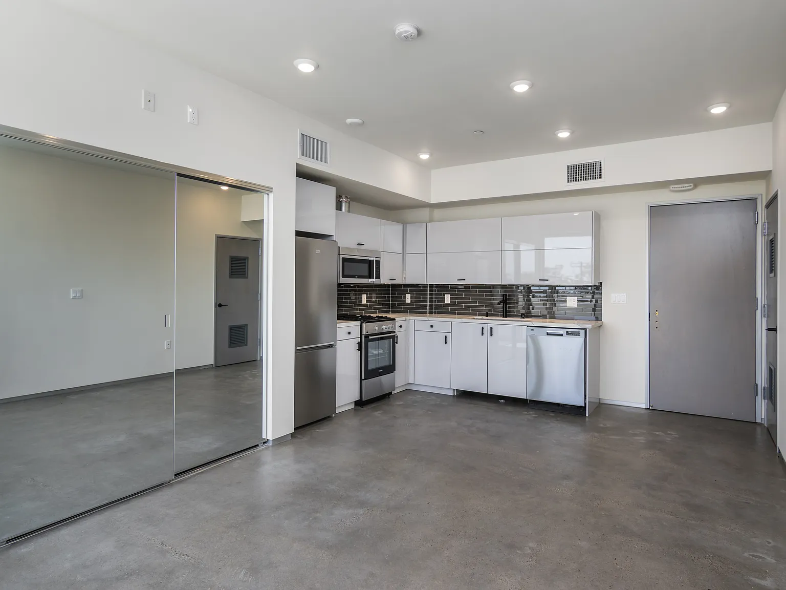 11588 W Pico Blvd — Photo 4