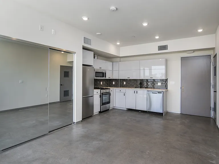 11588 W Pico Blvd #206 — Photo 4