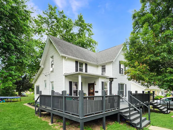 615 Market St, Henry, IL 61537