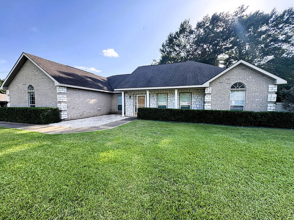 1st image of 300 Veterans Ln