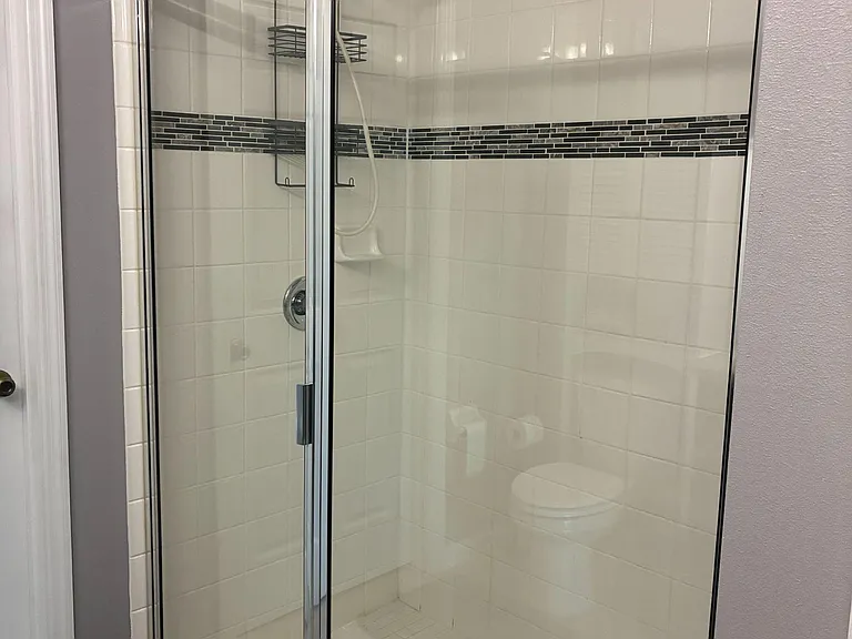 Room2: Large shower