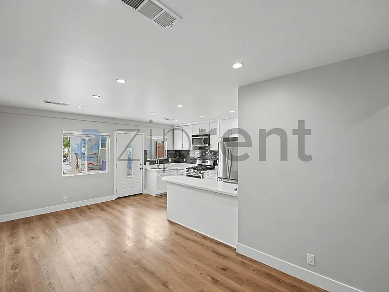 14139 Gault St — Photo 9