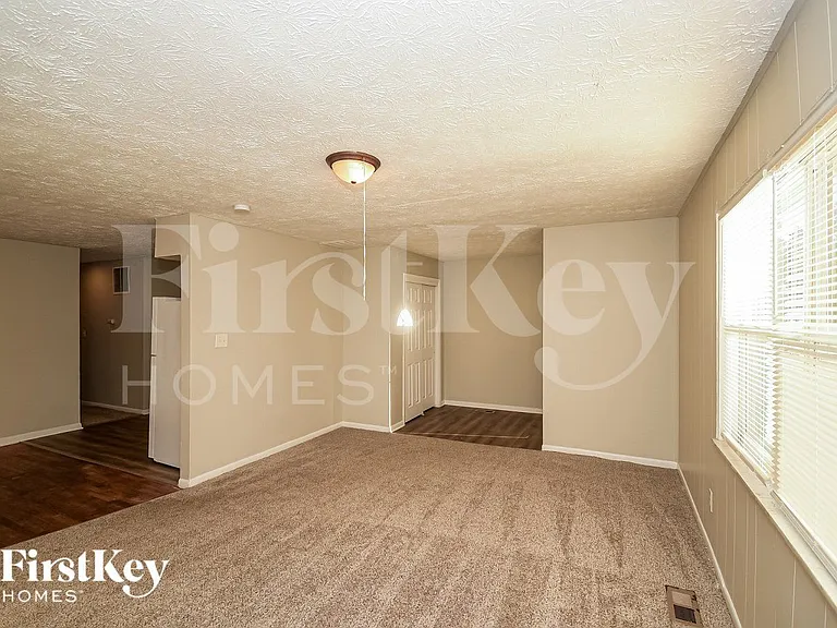 4601 N Richardt Ave — Photo 4