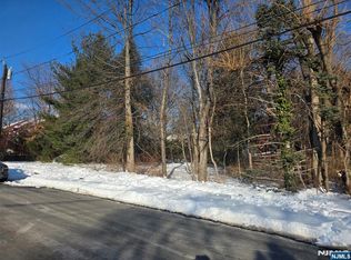 21 Sampson St, Saddle Brook, NJ 07663