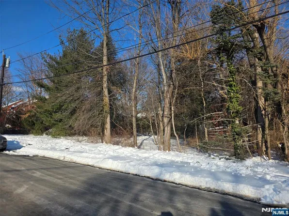 21 Sampson St, Saddle Brook, NJ 07663