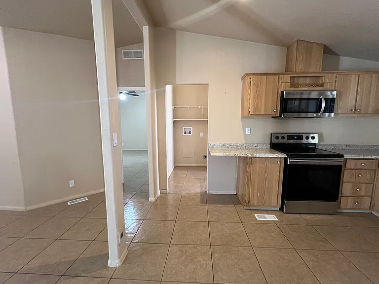 7868 N Reed Rd — Photo 17