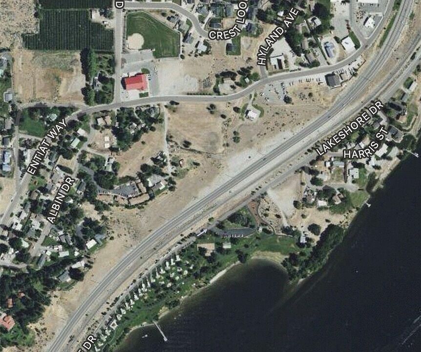 2nd image of 1027 Crest Loop