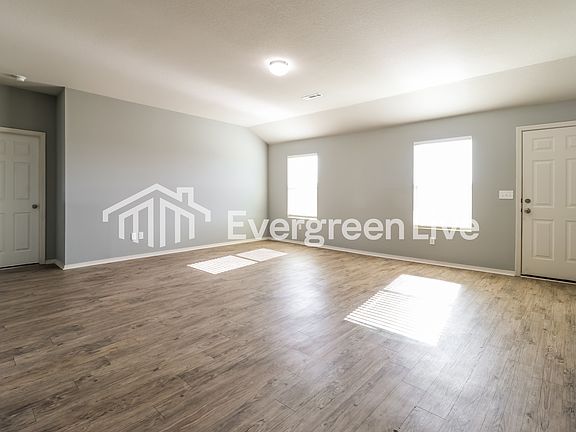 4th image of 1091 Huntington Dr