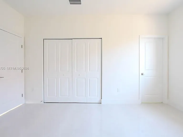 15631 SW 11th Ter — Photo 2