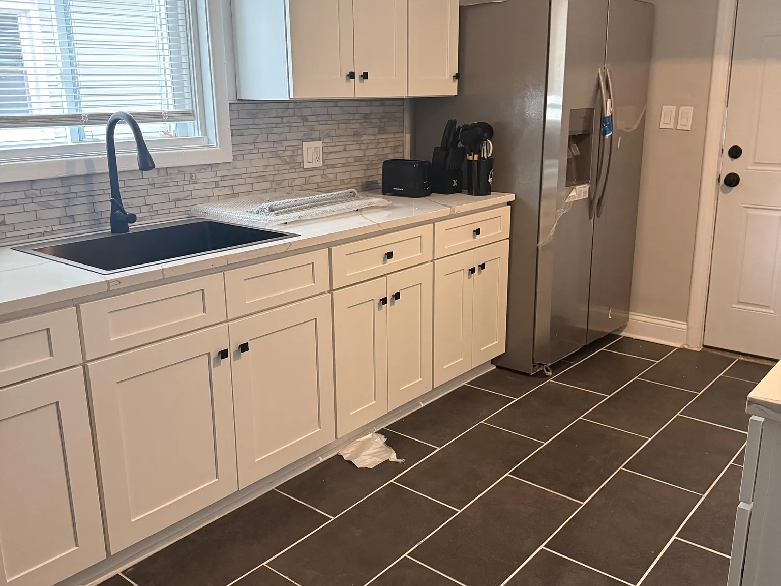 4 bed, 2.0 bath, 2525 sqft, $776 — Photo 2
