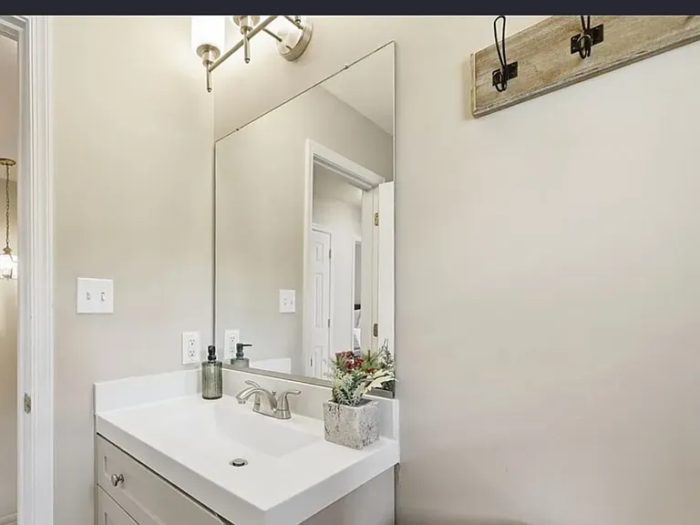 10019 Crystal Lake Ave — Photo 11