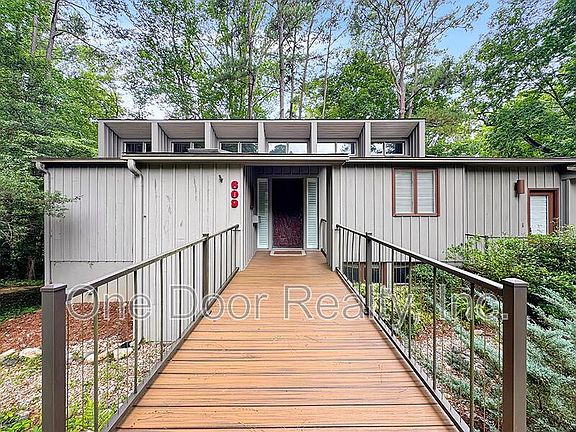 2nd image of 609 Indian Springs Ct
