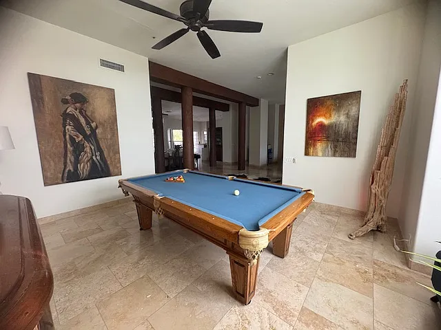 Parlor w pool table