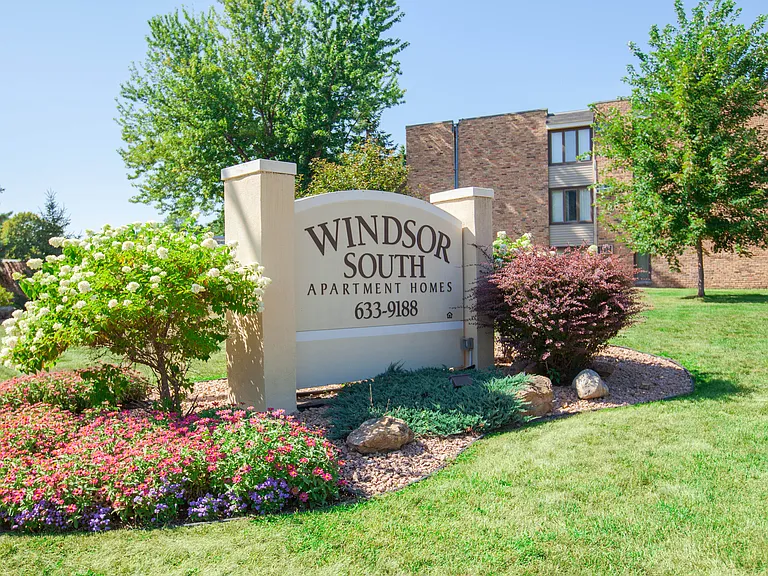 Windsor South Apartments — Photo 17