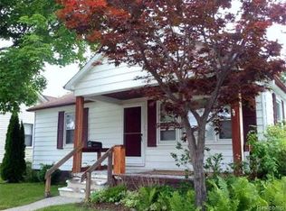 22625 Maxine St, Saint Clair Shores, MI 48080