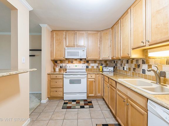 5th image of 930 Beau Dr Unit 108