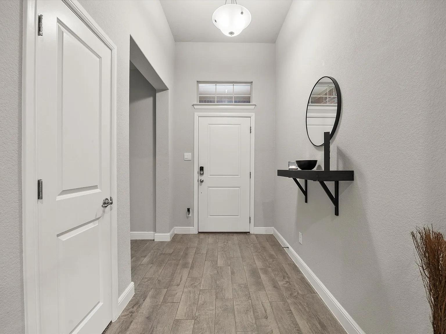 4 bed, 2105 sqft, $2,450 — Photo 4