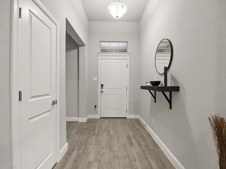 1009 Croxley Way — Photo 3