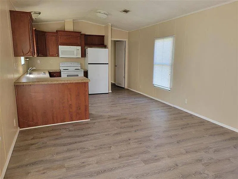 3 bed, 2.0 bath, $926 — Photo 3