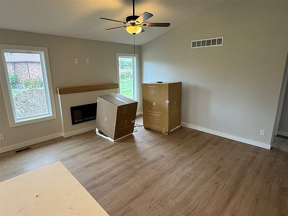 5th image of 4447 SW 23rd St