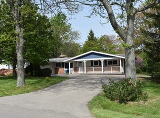 38 Bellarmine Dr, Rochester Hills, MI 48309