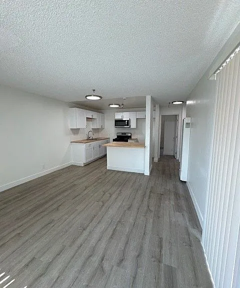 1327 W Civic Center Dr — Photo 2