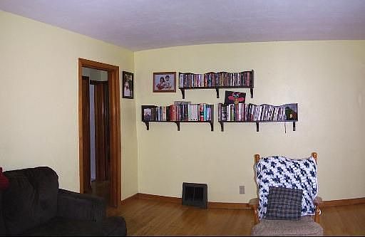 3rd image of 117 Earl Ave