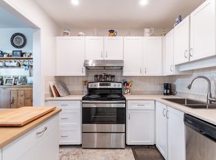 15130 Roper Ave #204, White Rock, BC V4B 2E7