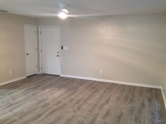 3rd image of 2012 Bradford Ct APT C