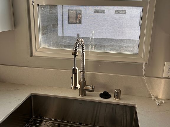5th image of 1847 Colby Ave APT 4