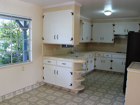 4th image of 19160 Brookview Dr