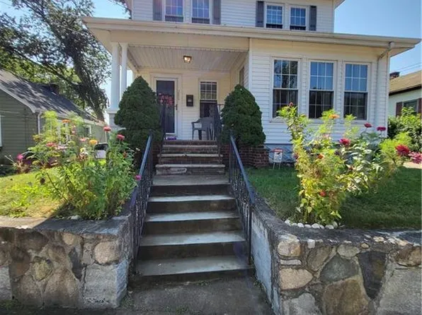 286 Whitford Ave, Providence, RI 02909