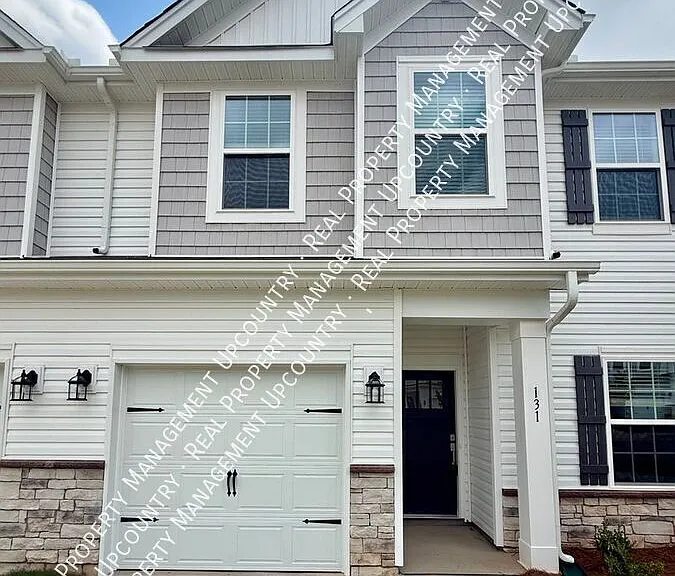 131 Holly Oak Ct — Photo 1