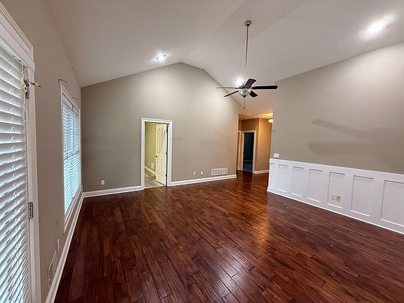 3rd image of 133 Garden Dr