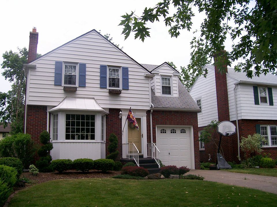 20 University Court