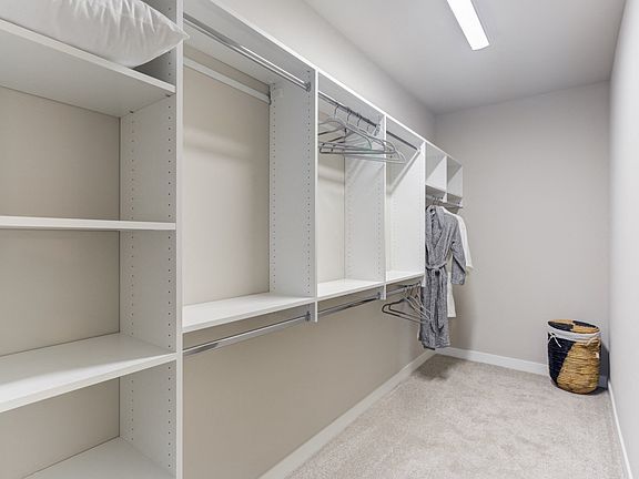 5th image of 926 Maple Ave #442