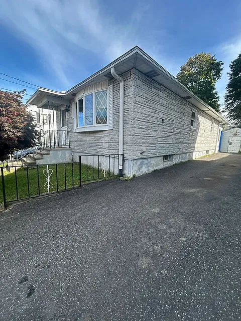 3 bed, 1000 sqft, $2,250 — Photo 2