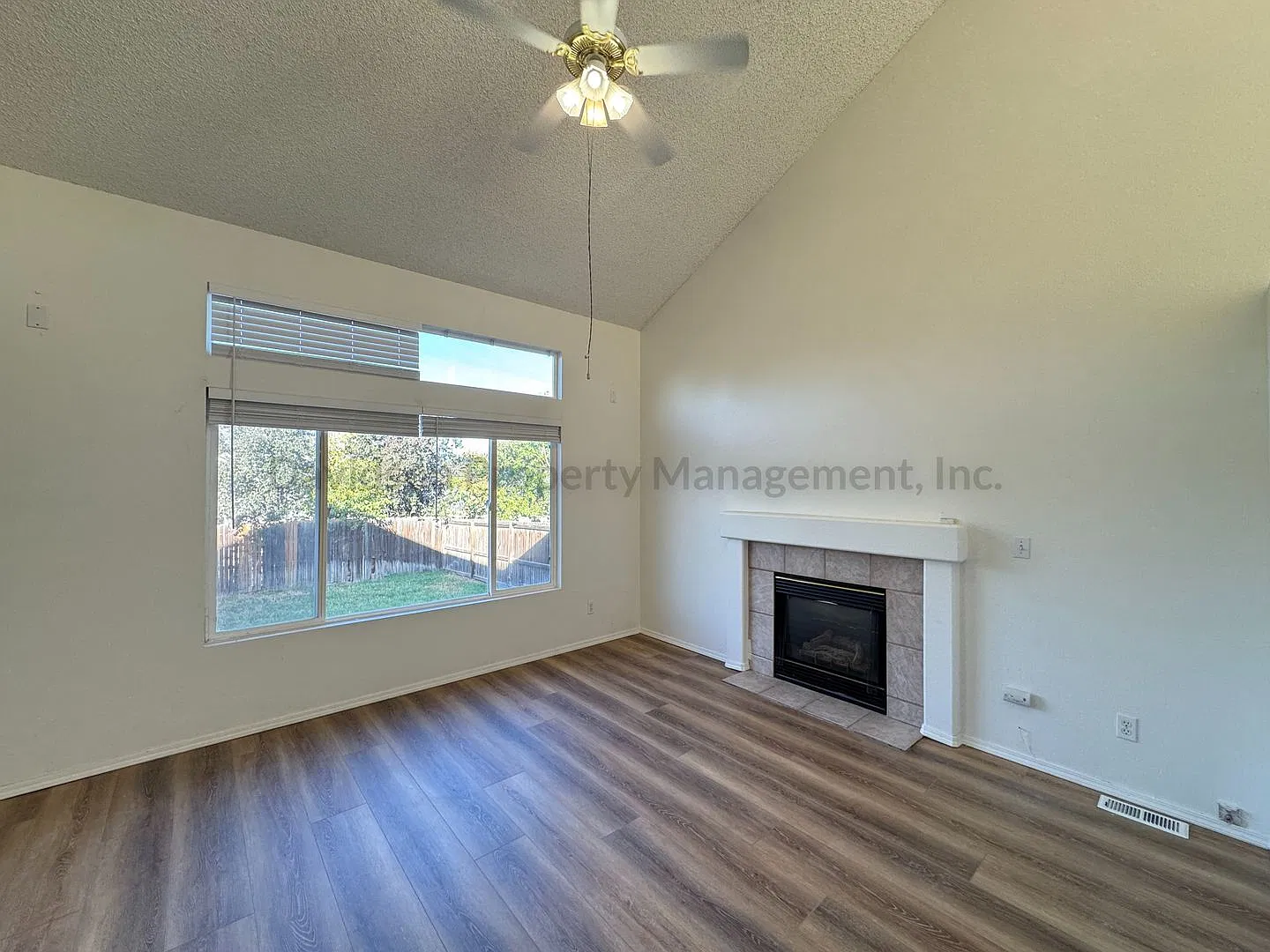 Gorgeous 4 Bedroom House Located in Briargate — Photo 4