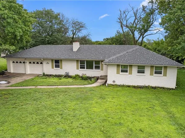 17029 Springdale Rd, Leavenworth, KS 66048